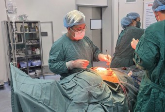 Đau bụng, tiểu buốt kéo dài – Người đàn ông 27 tuổi bất ngờ phát hiện khối u ác tính bể thận sau nhiều tháng điều trị tiểu buốt, đau bụng không rõ nguyên nhân