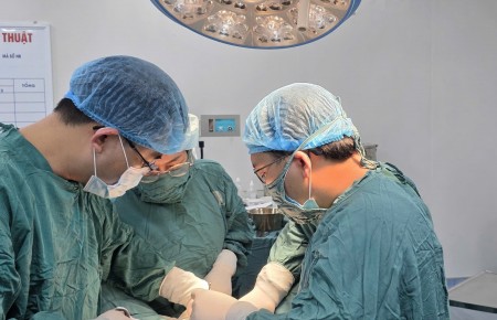 "PHẪU THUẬT ĐIỀU TRỊ UNG THƯ TUYẾN GIÁP- KỸ THUẬT THƯỜNG QUY TẠI BỆNH VIỆN ĐA KHOA VIỆT YÊN"