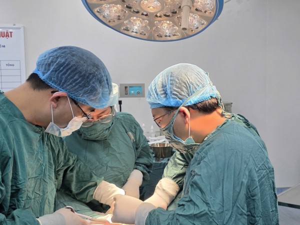 "PHẪU THUẬT ĐIỀU TRỊ UNG THƯ TUYẾN GIÁP- KỸ THUẬT THƯỜNG QUY TẠI BỆNH VIỆN ĐA KHOA VIỆT YÊN"