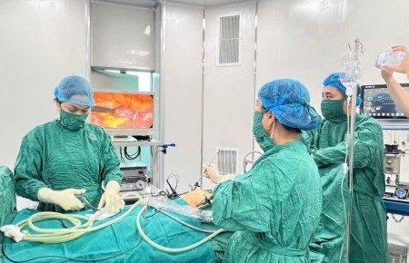 ĐAU BỤNG DỮ DỘI, NGẤT LỊM DO VỠ NANG DE GRAAF BUỒNG TRỨNG – ĐƯỢC CẤP CỨU KỊP THỜI TẠI BỆNH VIỆN ĐA KHOA VIỆT YÊN
