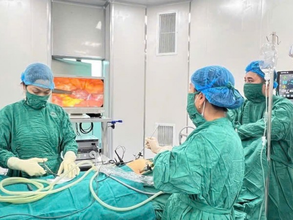 ĐAU BỤNG DỮ DỘI, NGẤT LỊM DO VỠ NANG DE GRAAF BUỒNG TRỨNG – ĐƯỢC CẤP CỨU KỊP THỜI TẠI BỆNH VIỆN ĐA KHOA VIỆT YÊN