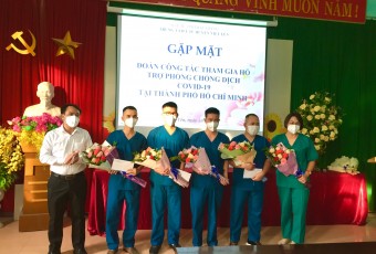 Trung tâm Y tế Việt Yên tăng cường phân luồng, sàng lọc người bệnh để phòng chống lây nhiễm Covid – 19 tại khu vực cổng ra vào Trung tâm