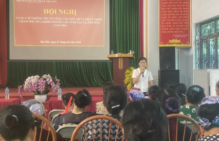 Cung cấp thông tin về dân số và phát triển cho người cao tuổi xã Việt Tiến