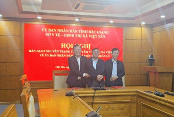 Hội nghị bàn giao nguyên trạng TTYT thị xã Việt Yên về UBND thị xã quản lý