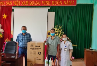 CÁN BỘ NGÀNH Y TẾ CHUNG TAY ĐÓNG GÓP ỦNG HỘ TRONG CÔNG TÁC PHÒNG, CHỐNG COVID-19