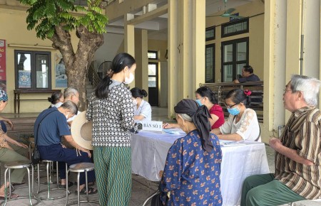 BỆNH VIỆN ĐA KHOA VIỆT YÊN PHỐI HỢP TỔ CHỨC KHÁM SÀNG LỌC MIỄN PHÍ BỆNH KHÔNG LÂY NHIỄM CHO NGƯỜI DÂN PHƯỜNG TỰ LẠN